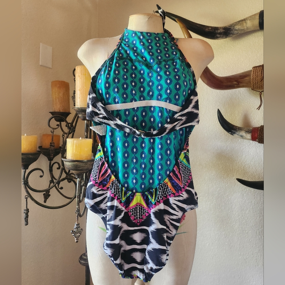Swimsuit - Picture 2 of 3